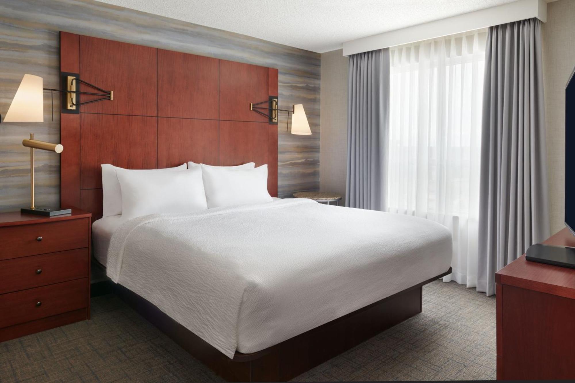 By Marriott Airport Hotel 4*