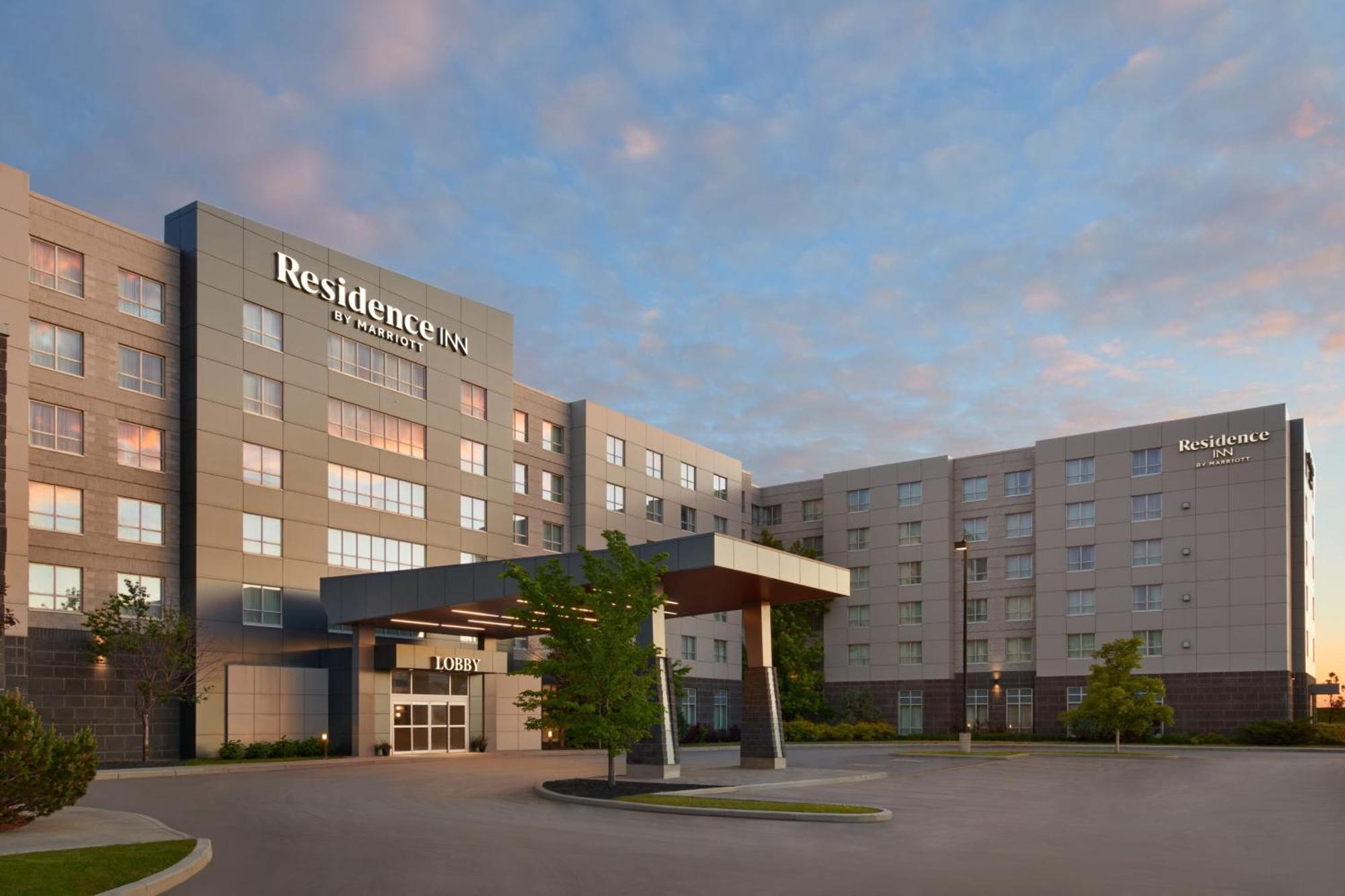 By Marriott Airport Hotel