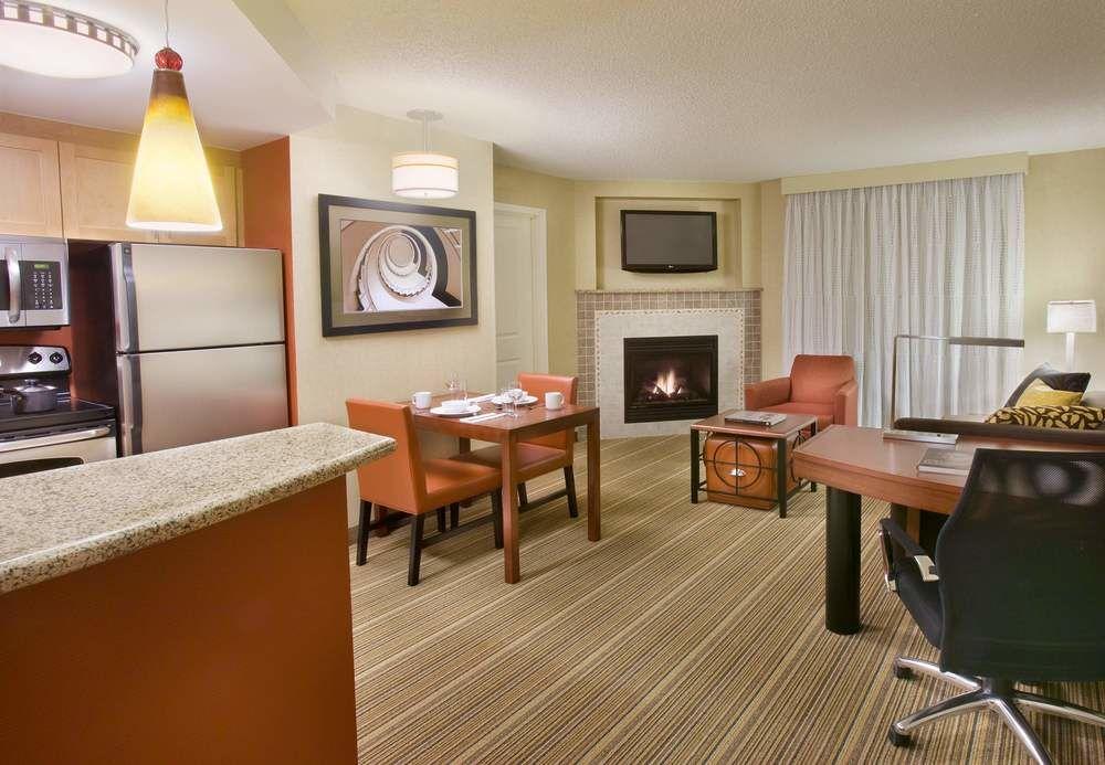 By Marriott Airport Hotel