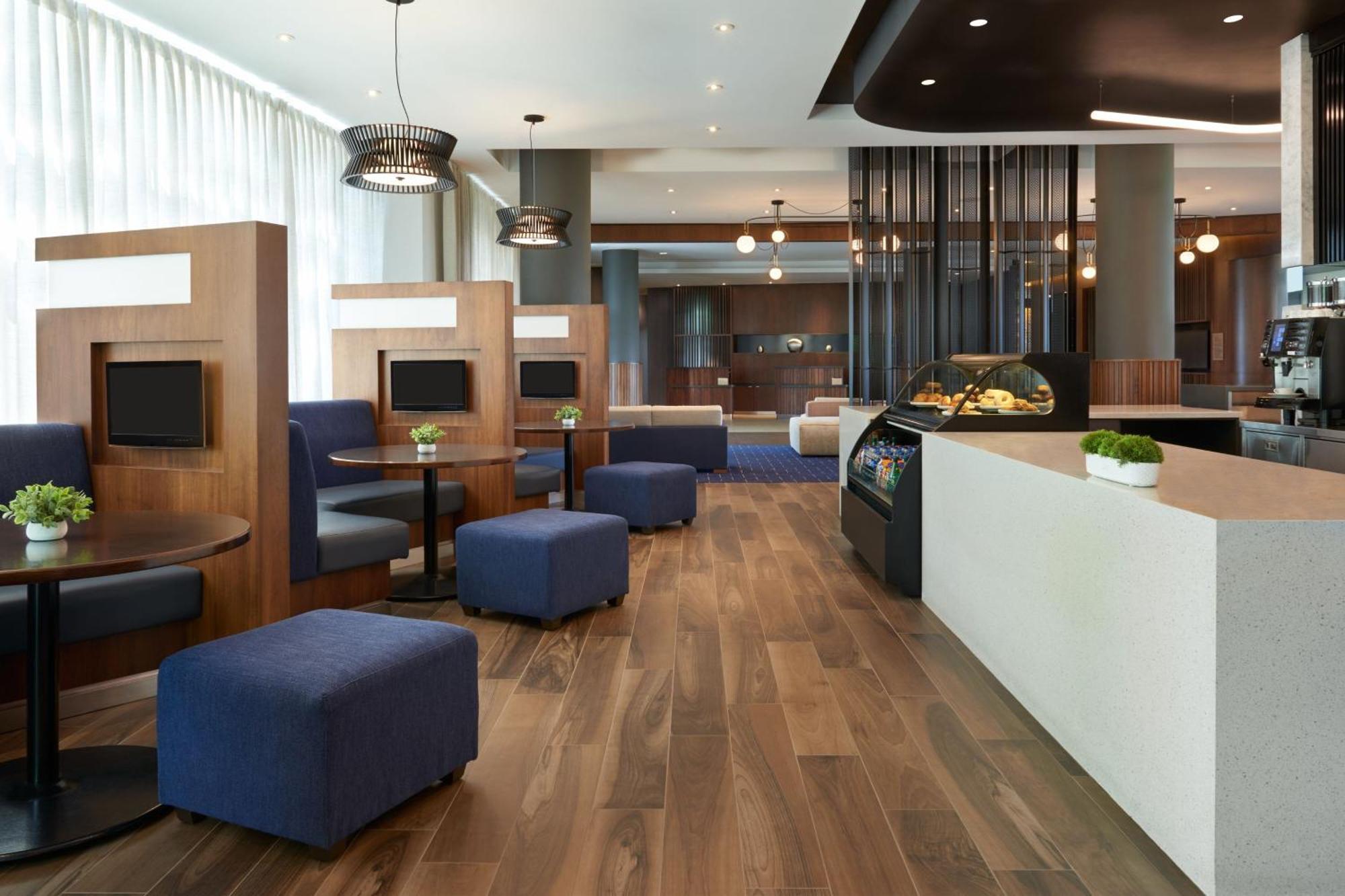Hotel By Marriott Airport