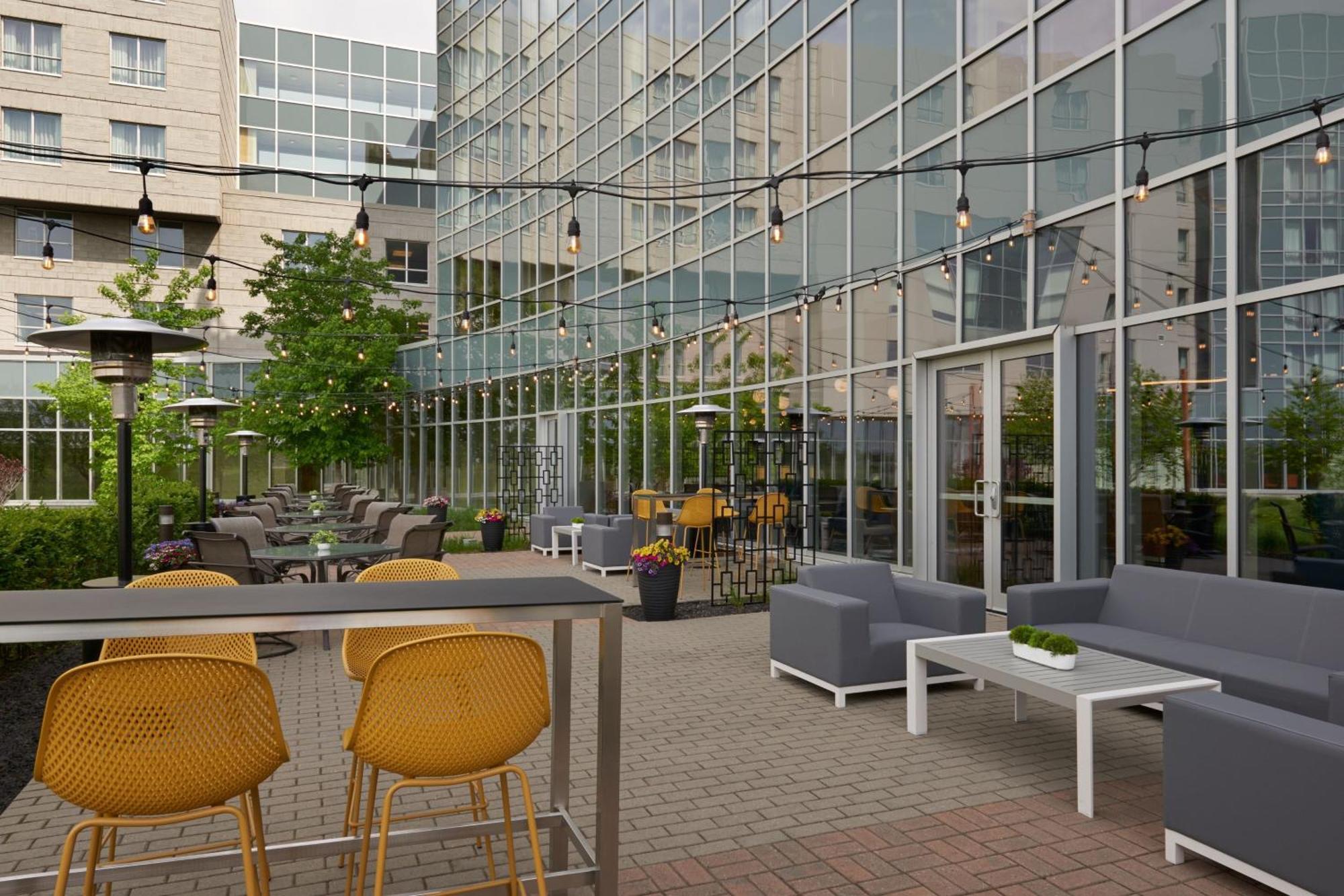Hotel By Marriott Airport Calgary
