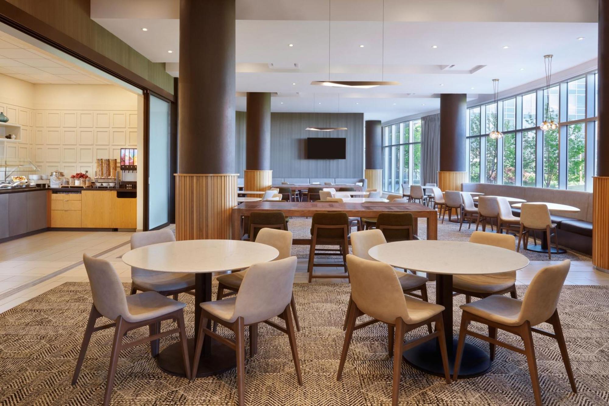Hotel By Marriott Airport 4*