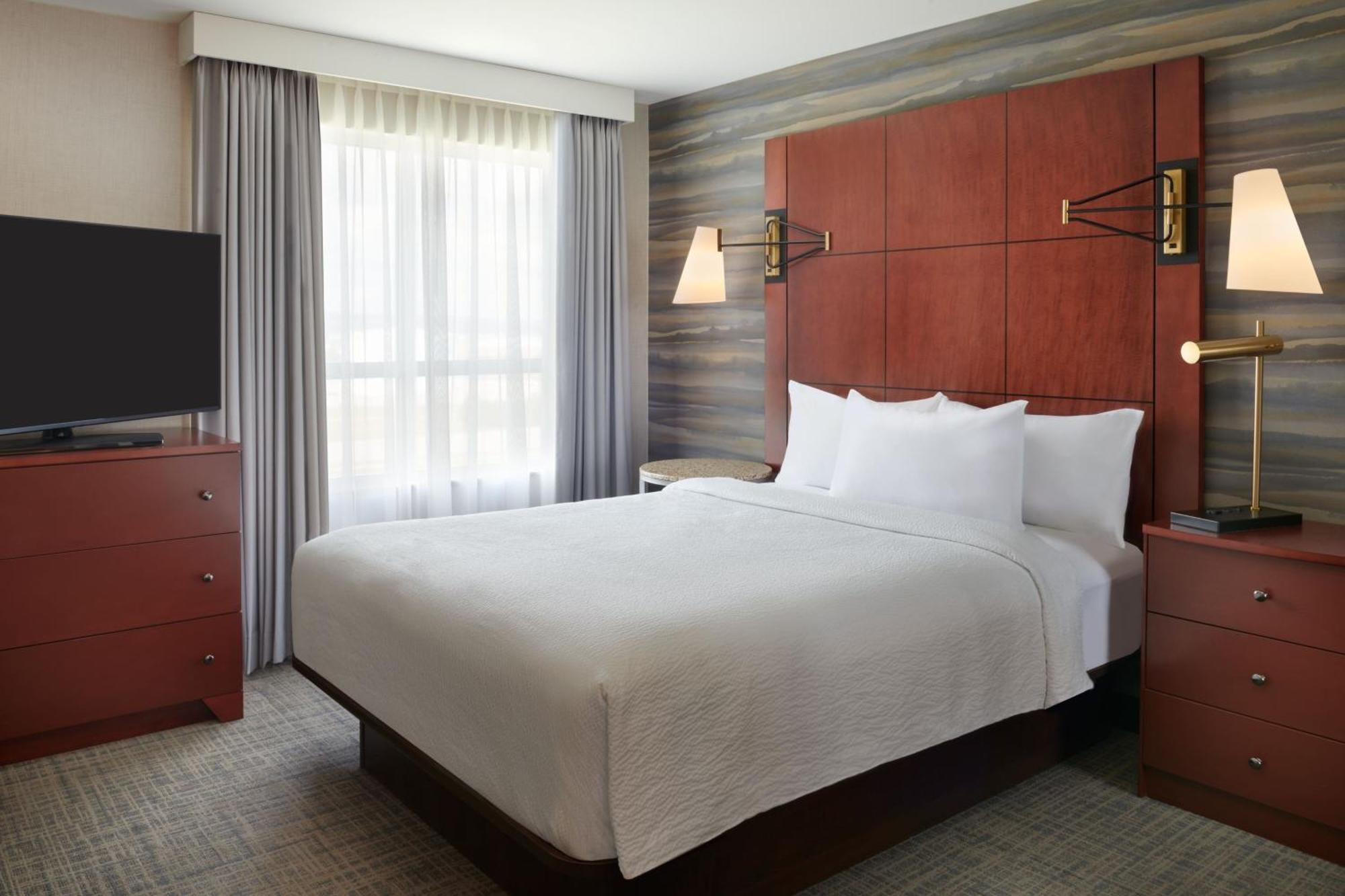 By Marriott Airport Hotel Calgary