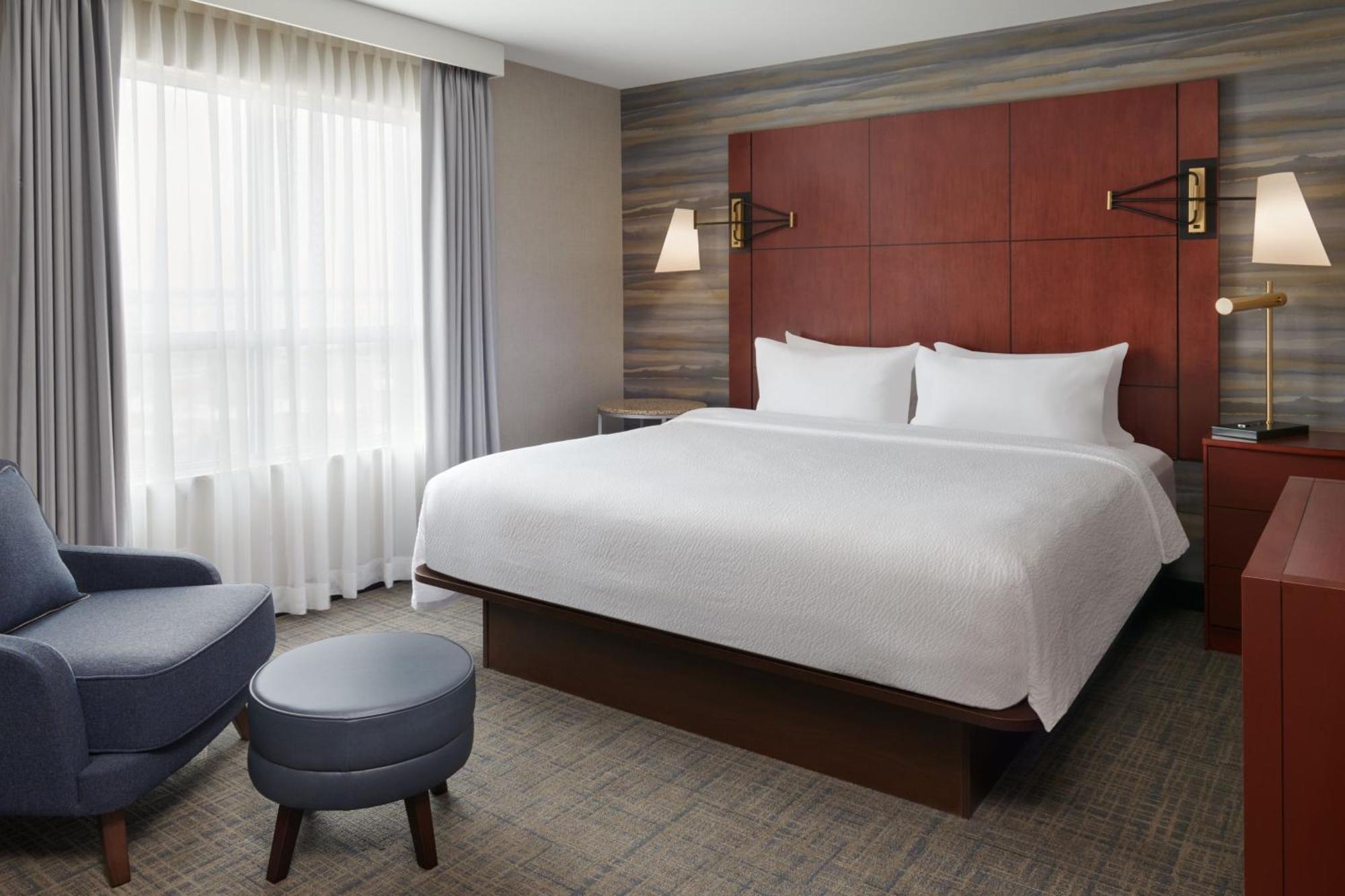 Hotel By Marriott Airport Calgary