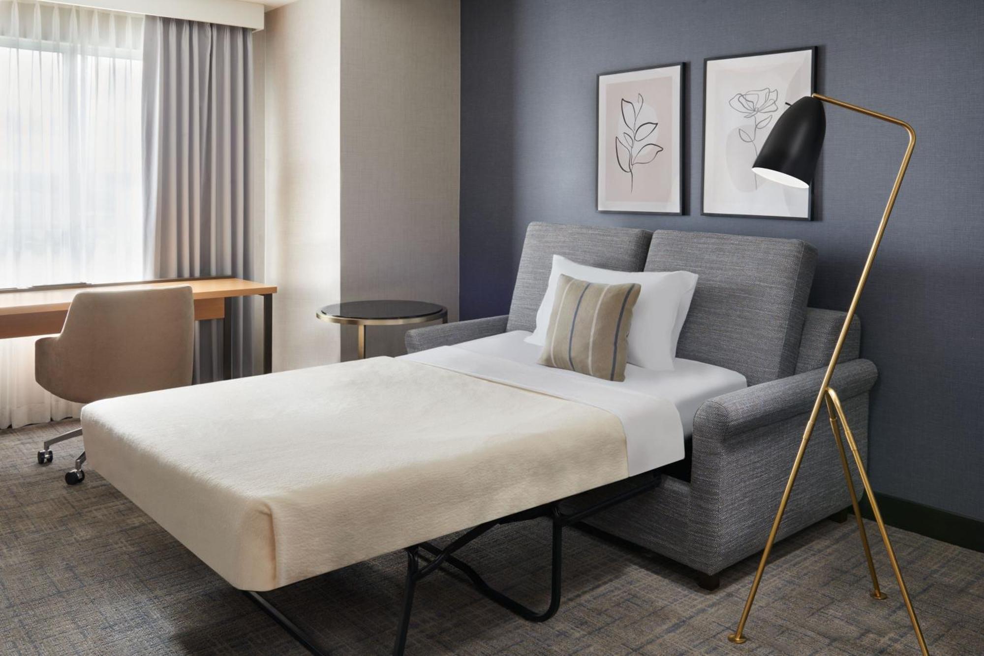 By Marriott Airport Hotel 4*