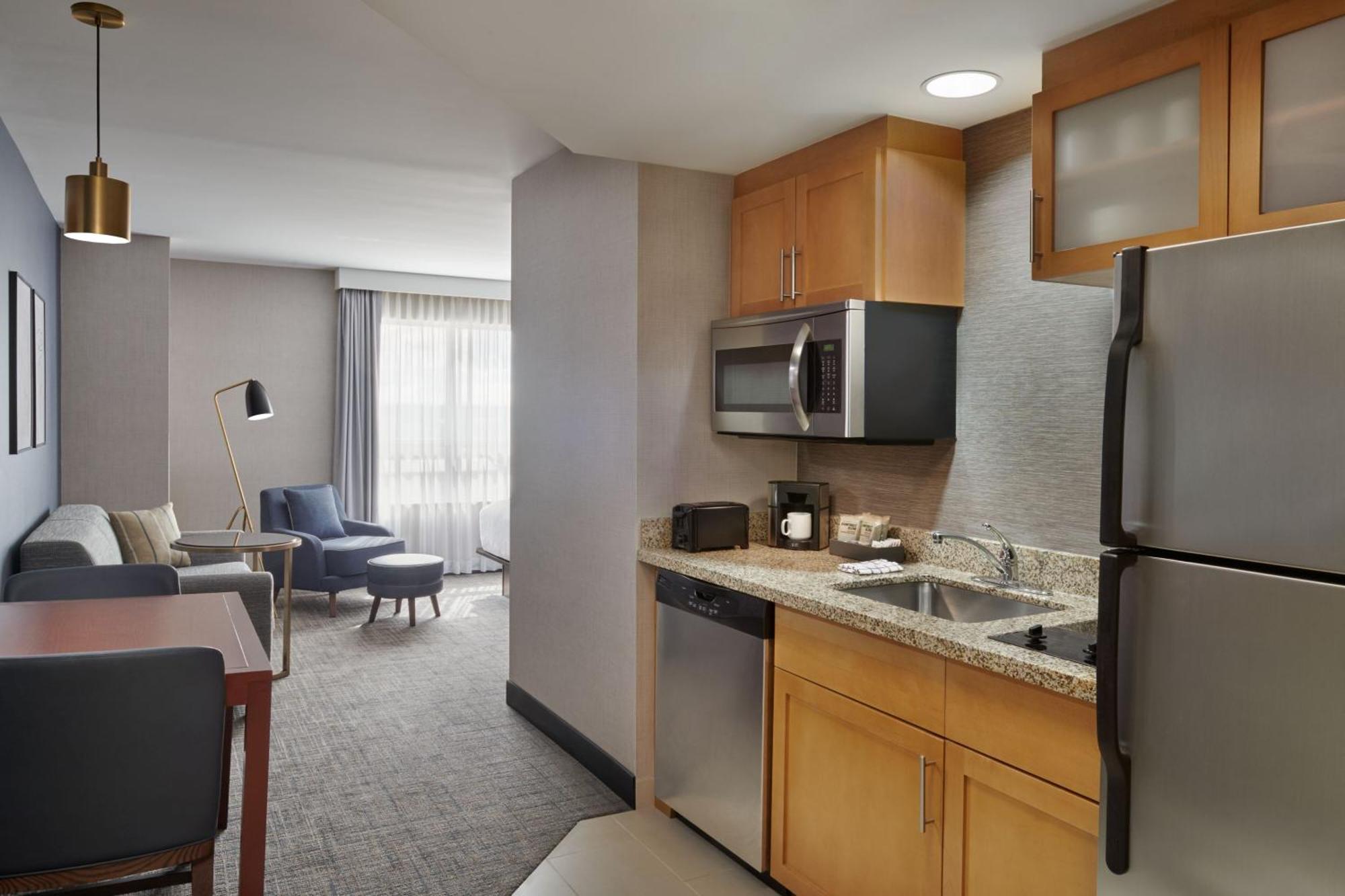 By Marriott Airport Hotel Calgary