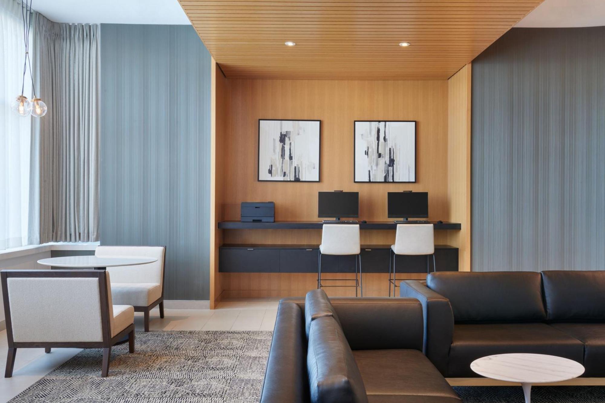 Hotel By Marriott Airport 4*