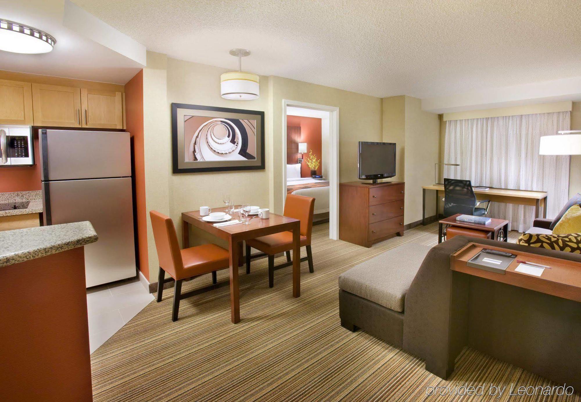 By Marriott Airport Hotel 4*